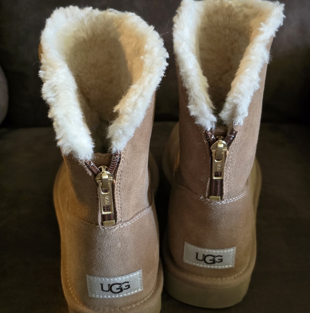 UGG Tan Boots with Sheepskin Lining and Rubber Sole